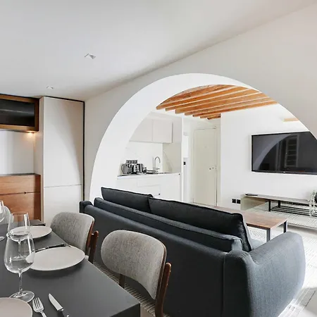 Cosy Near The Louvre Museum Apartment